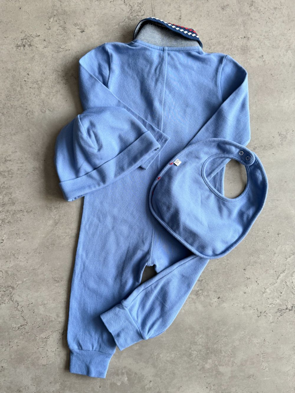 Комплект из хлопкового боди и шапочки с нагрудником Gucci, 74