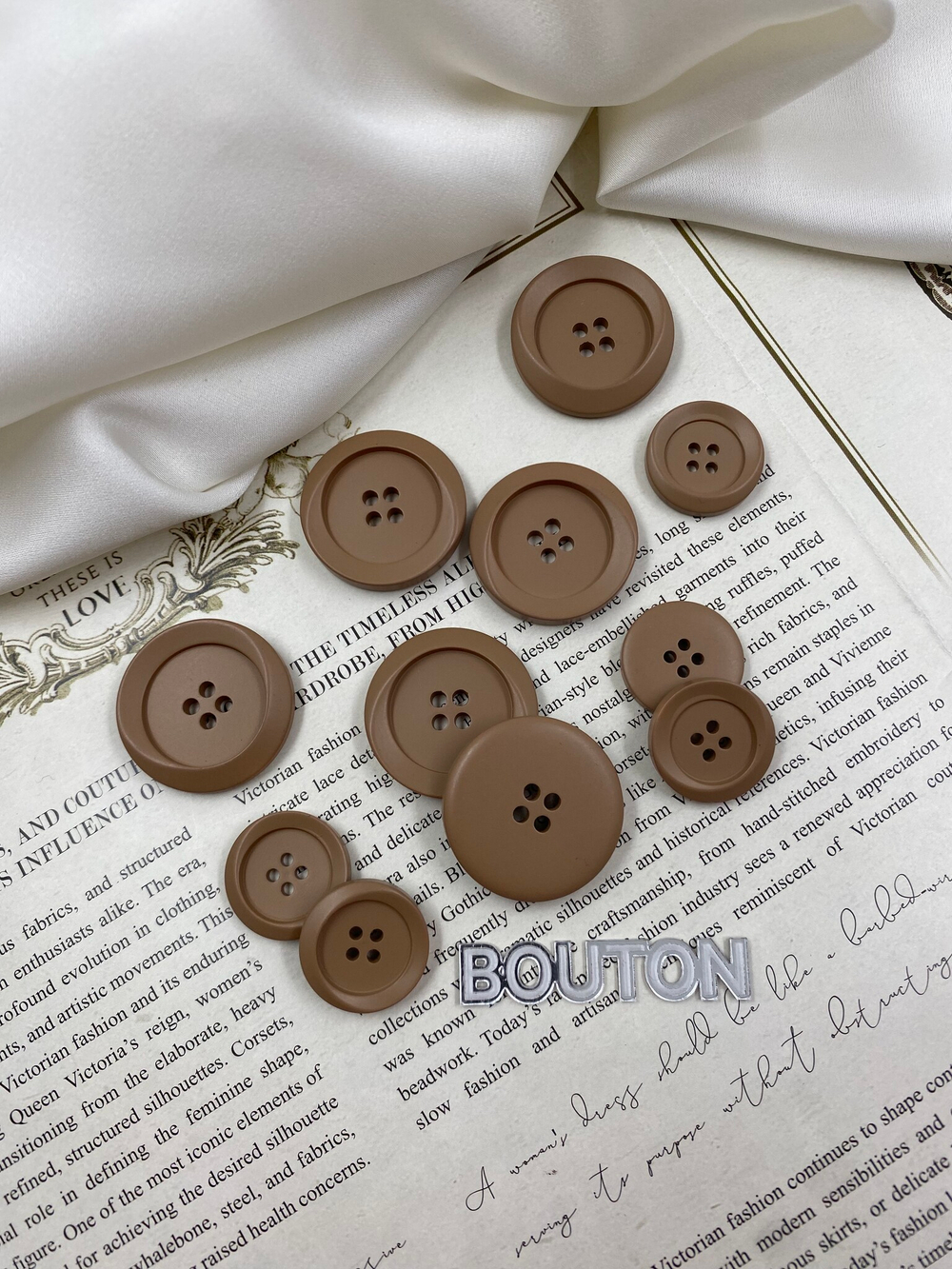 Пуговицы на прокол светло-коричневые матовые с подкрученным ободком