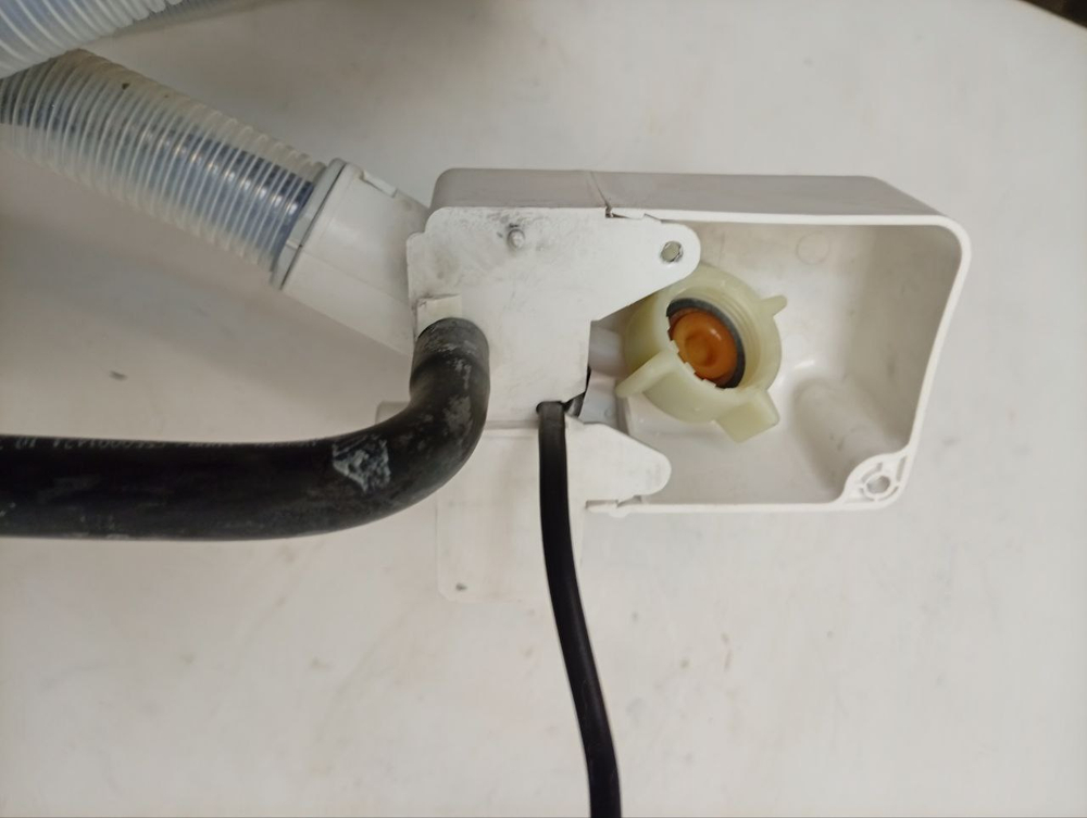 WAE20443OE кт16 Аквастоп для стиральной машины Bosch, Siemens 366743 б/у