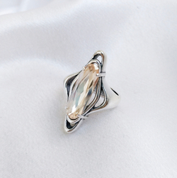 "Эдвард Aurora"  кольцо в серебряном покрытии из коллекции "Модерн" от Jenavi