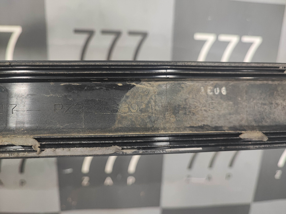 Молдинг двери передней правой Toyota Camry XV70 17-нв Б/У Оригинал PZ32933021