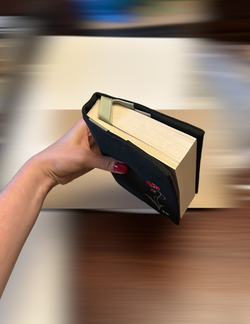 Книжная обложка черная с вышивкой "Маки"