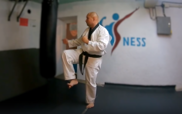 Видеотренировки от Сергея Бурака. От &quot;базы&quot; до &quot;нюансов&quot;. Удары ногами. Сево чаги.