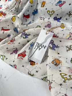 Блузочно-плательный крепдешин с принтом (Dior, 100%шелк, Белый фон/созвездия и знаки зодиака, 135, 70 гр/м2)