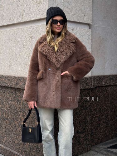 Коричневая шуба из эко-меха с английским воротником
