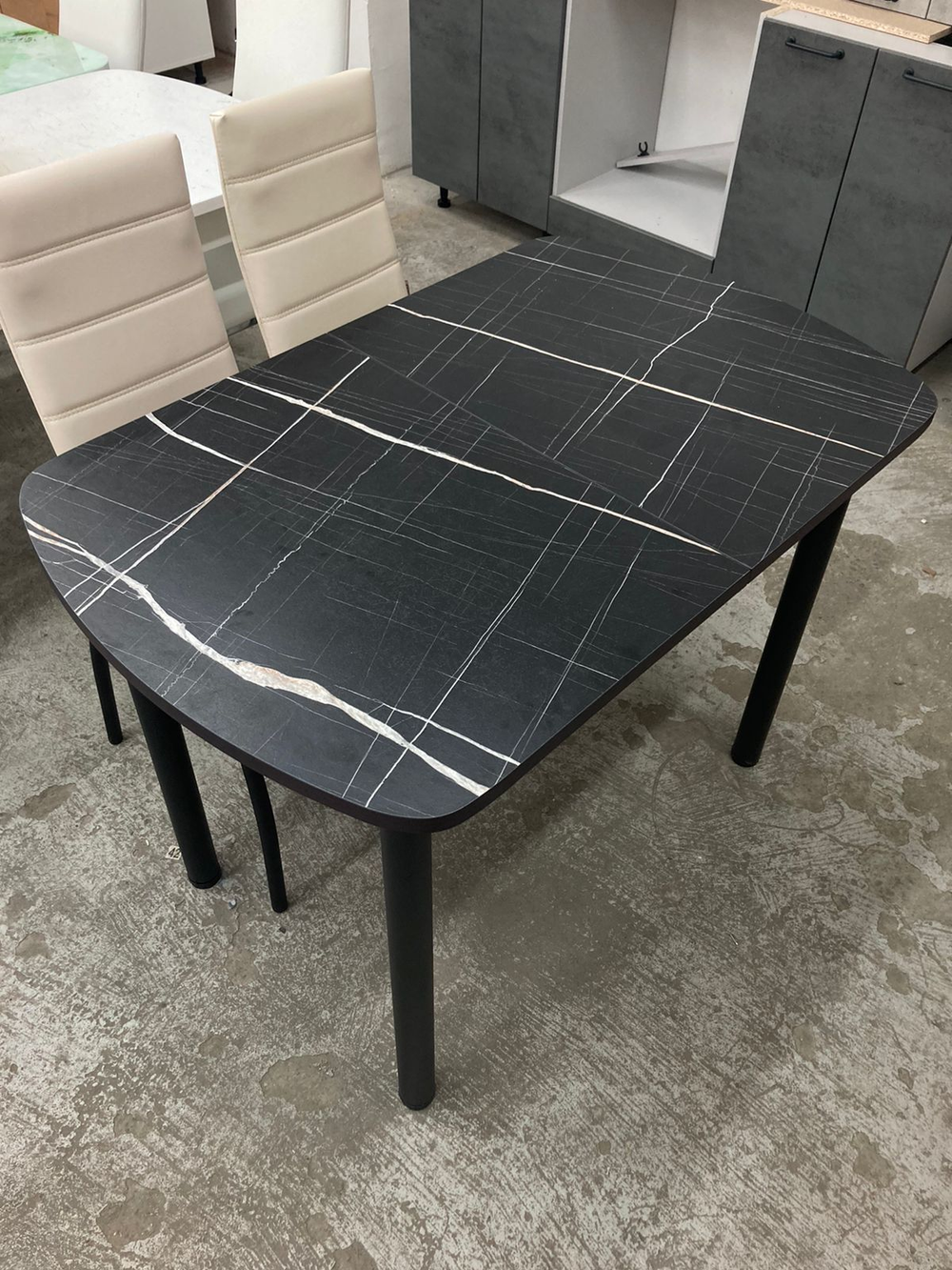 Стол разд Пластиковый подстолье прямое хром Царг.пояс венге Ст-ца черный тунис (венге)