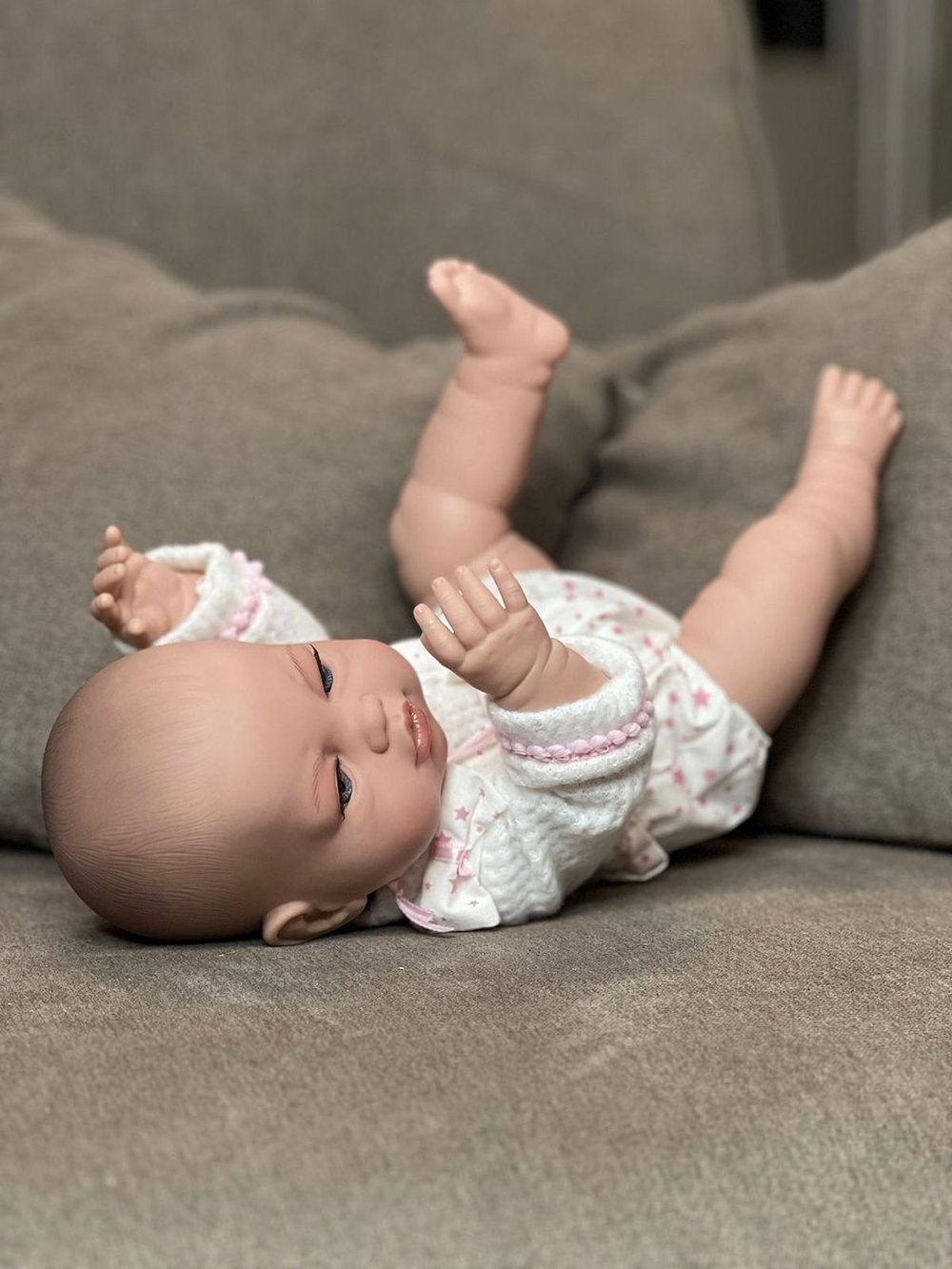 Кукла Berbesa виниловая 42см Recien Nacido с пледом (5123K)