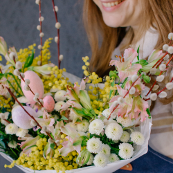 161. Весенний пасхальный букет с мимозой и веточками вербы