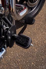Подножки водителя черные Deluxe Royal Enfield Black Deluxe Rider Footpegs KXA00247