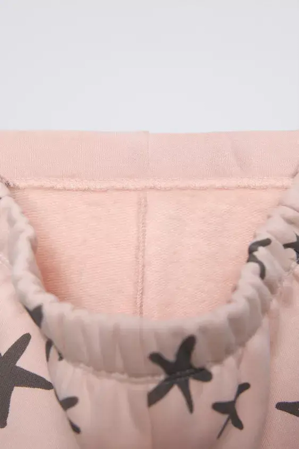 ZARA КОМПЛЕКТ ИЗ ТОЛСТОВКИ И БРЮК С ПРИНТОМ, ПАСТЕЛЬНО-РОЗОВЫЙ