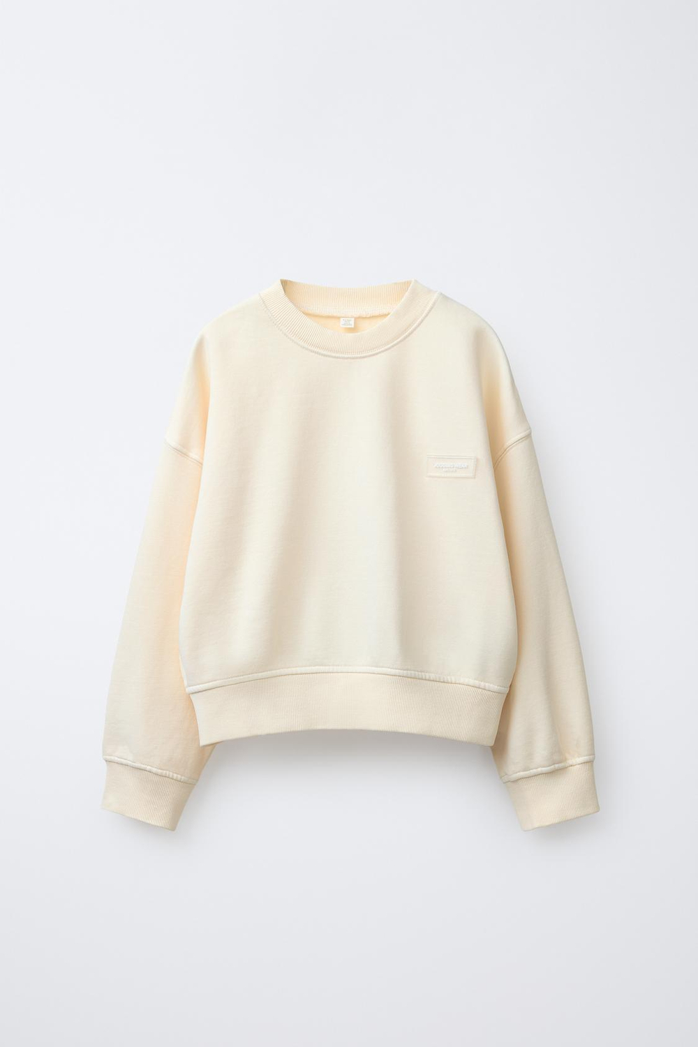 ZARA КОМПЛЕКТ ИЗ ТОЛСТОВКИ И БРЮК-ДЖОГГЕРОВ КАРГО С НАШИВКОЙ, ЭКРЮ