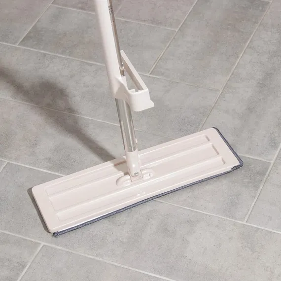 Швабра для мытья пола плоская с вертикальным отжимом Доляна, 2 насадки из микрофибры 35×14 см, стальная ручка 125 см