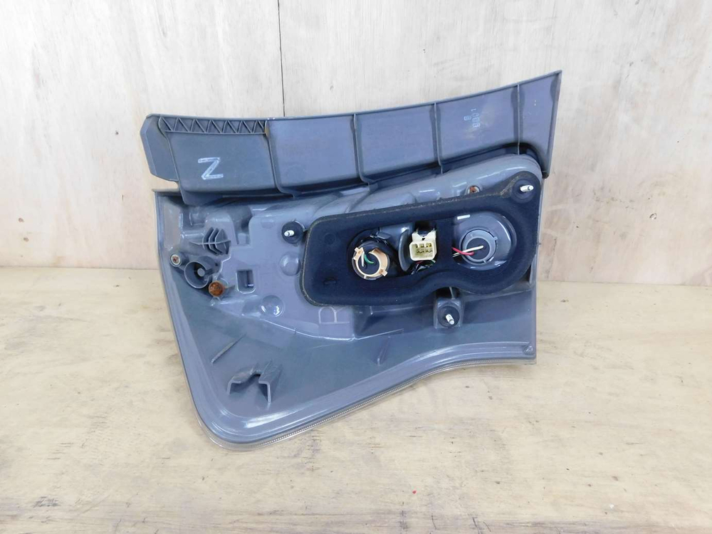 стоп правый Toyota Prius a Alpha ZVW40 41 47-46