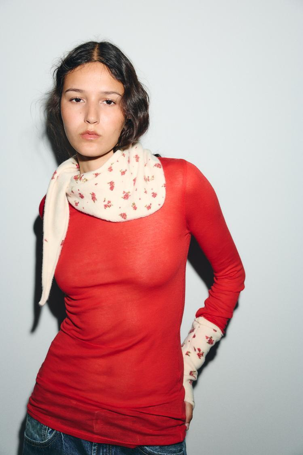 ZARA ТРИКОТАЖНАЯ БАНДАНА С ЦВЕТОЧНЫМ ПРИНТОМ, ЭКРЮ