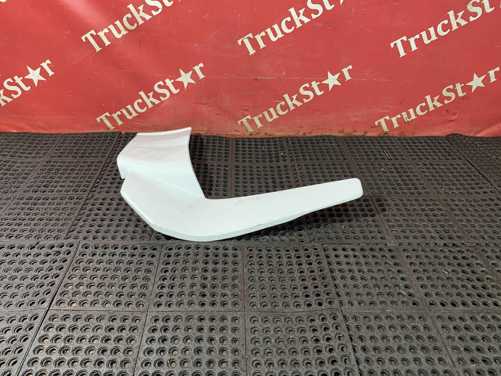 Спойлер кабины верхний левый 2023г.