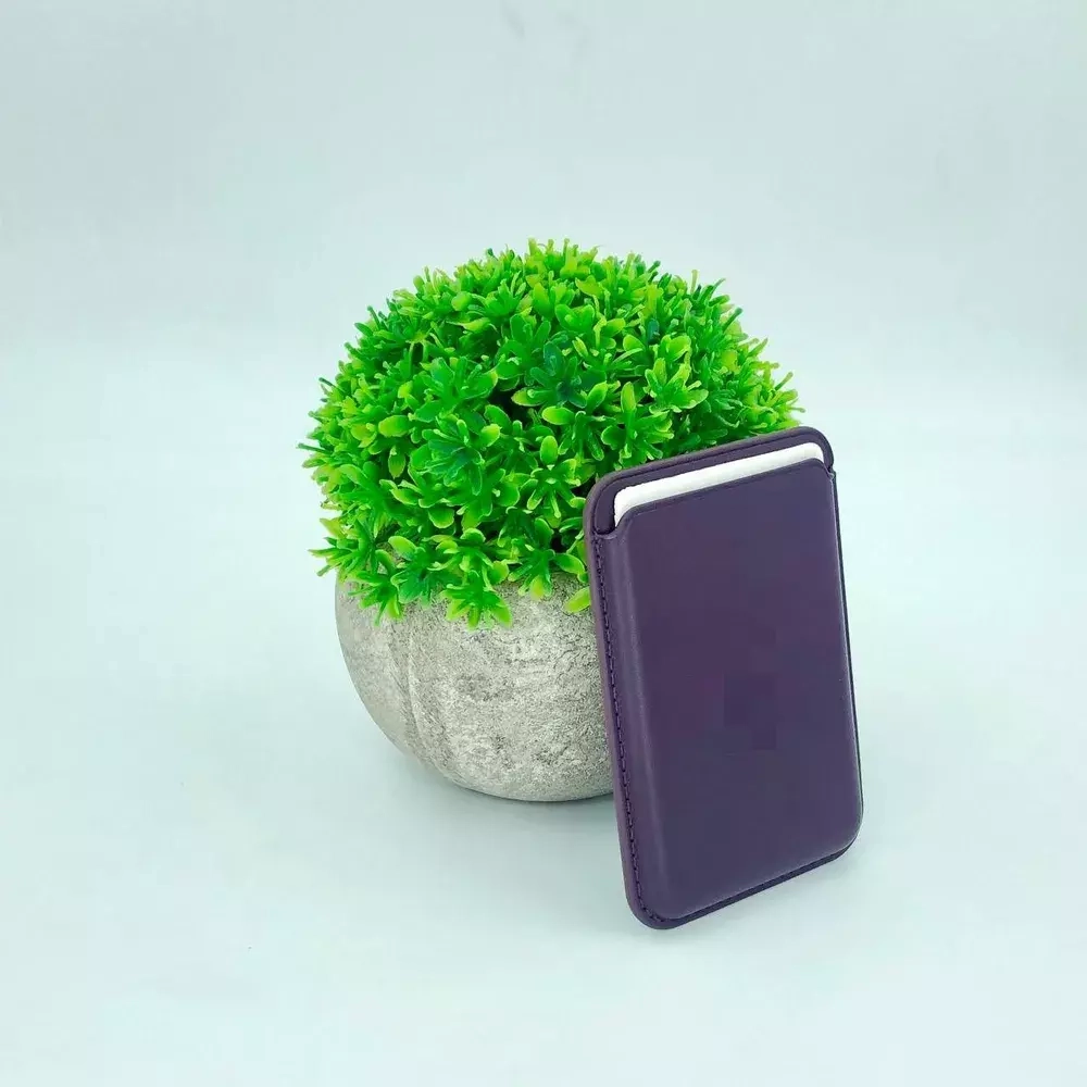 iPhone Leather Wallet MagSafe с лого