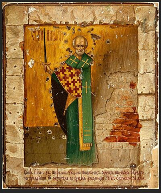 Икона святой Николай Чудотворец над вратами Никольской башни на дереве на левкасе