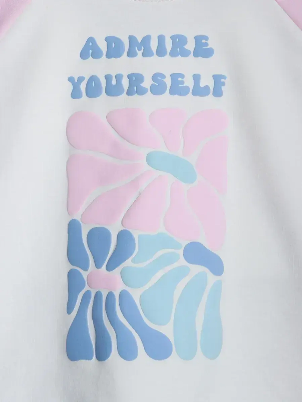 Розовый костюм для девочки на осень