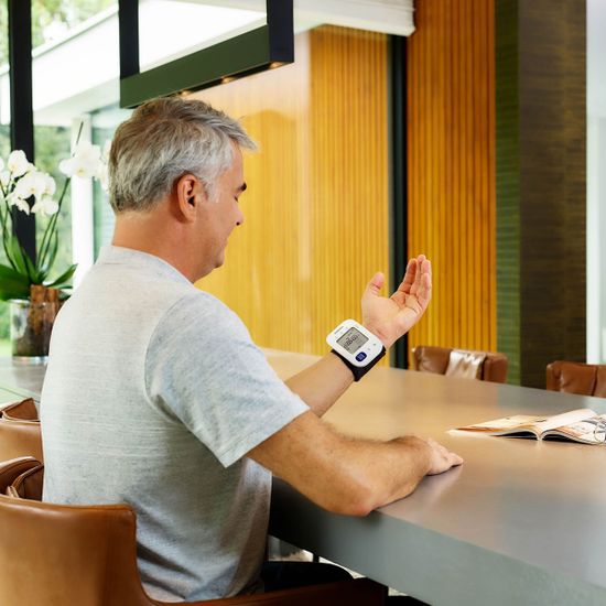 Тонометр Omron автоматический на запястье RS1, HEM-6160-E