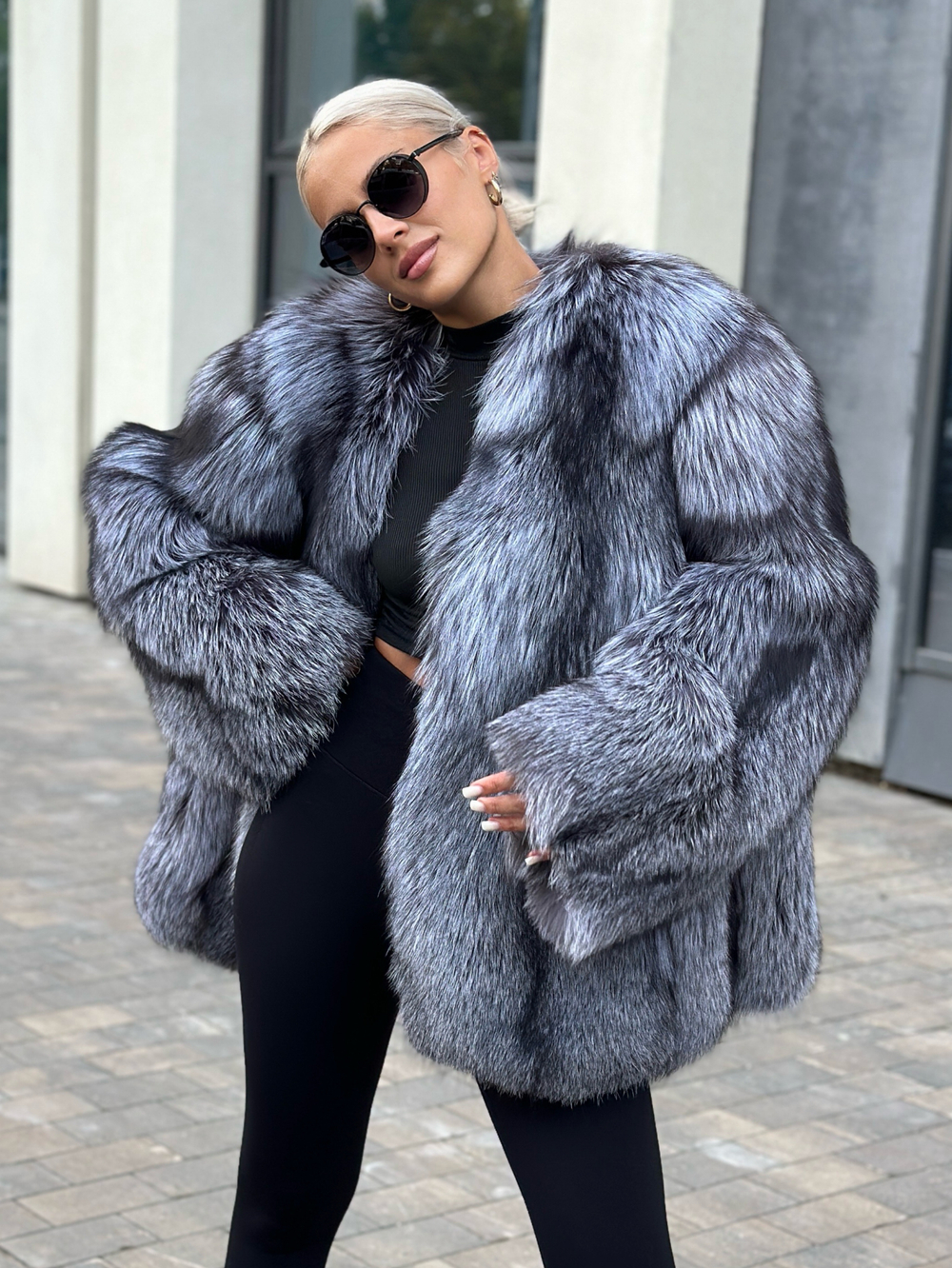 Шуба из меха финской чернобурки 70см