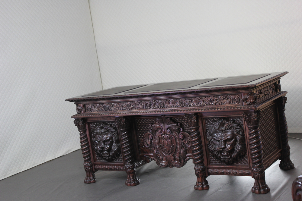 Стол кабинетный из массива дерева