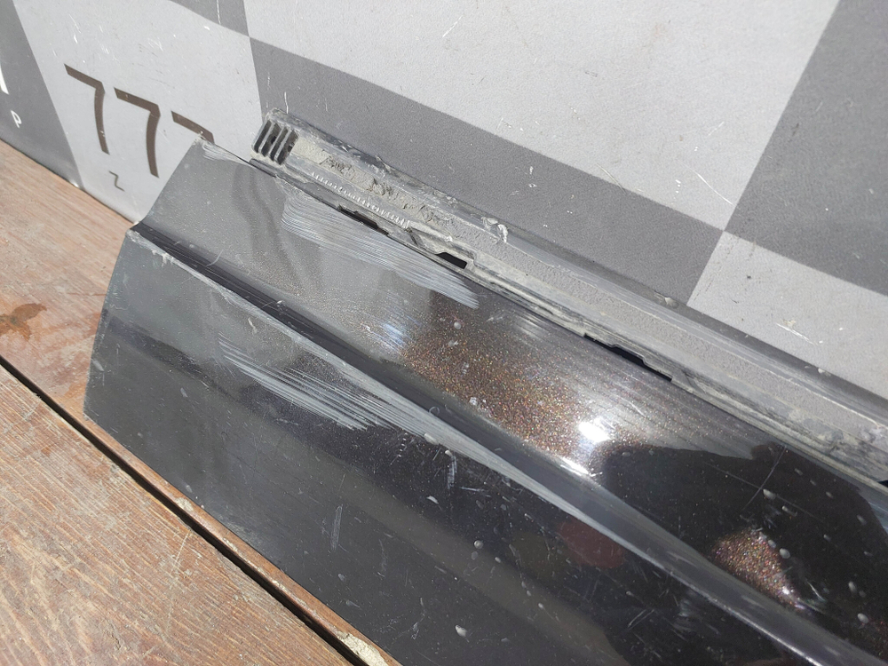 Накладка двери передней правой VW Touareg 3 18-нв Б/У Оригинал 760854940E