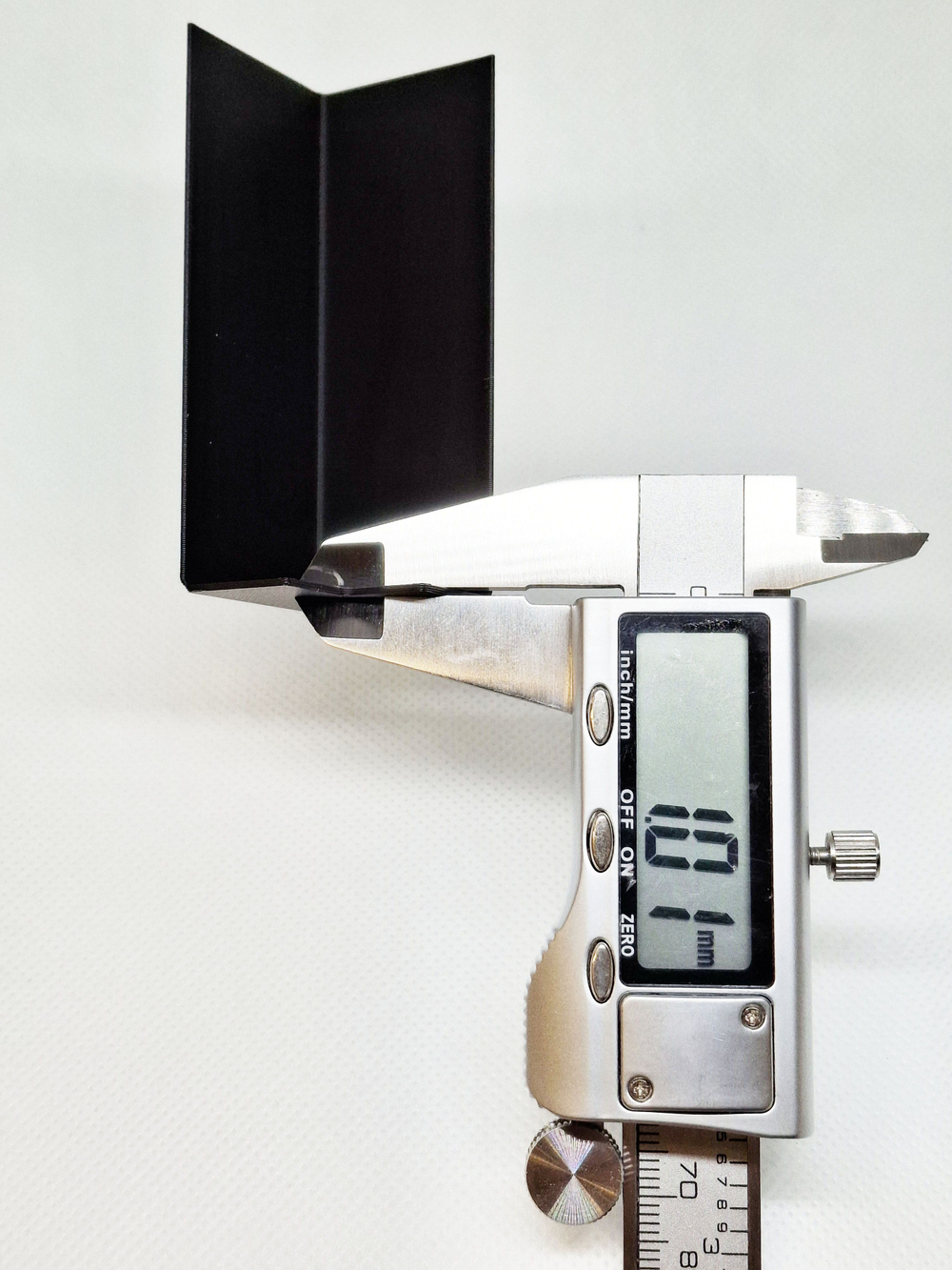 Угол наружный для плинтуса 70*16 мм (цвет: светло-серый) - 2 шт.