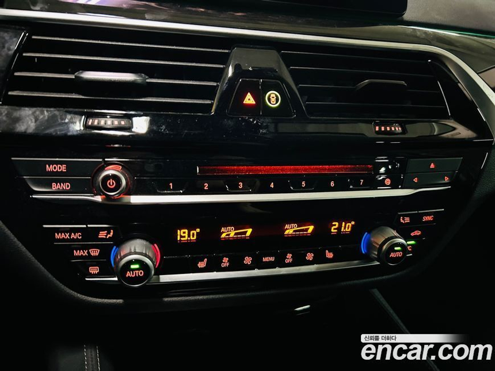 BMW 5 Series (G30) 520i Luxury (08.2019)