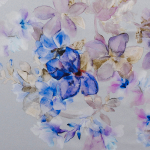 Шелковый атлас в акварельные цветы на жемчужно-сером