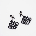 Зажимы на соски с черными кожаными подвесками