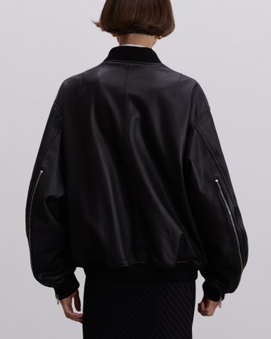 Черный кожаный бомбер oversize