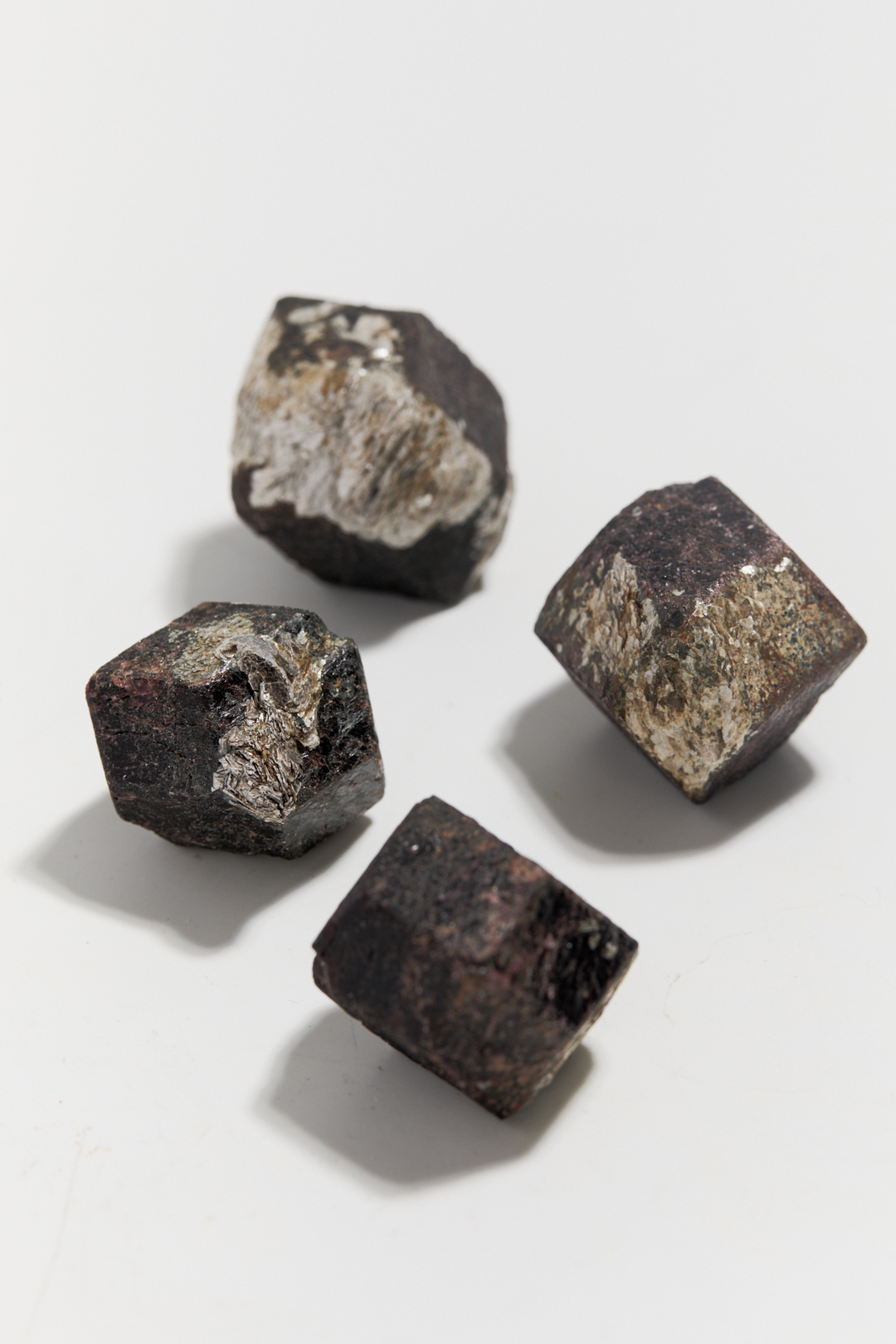 Альмандин (гранат) кристалл S