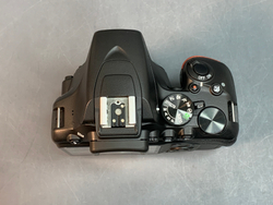 Nikon D3500 Kit 18–55mm f/3.5–5.6 G VR II 20 кадров