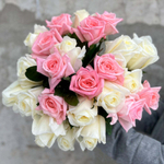 Вдохновляющий микс — букет ароматных роз