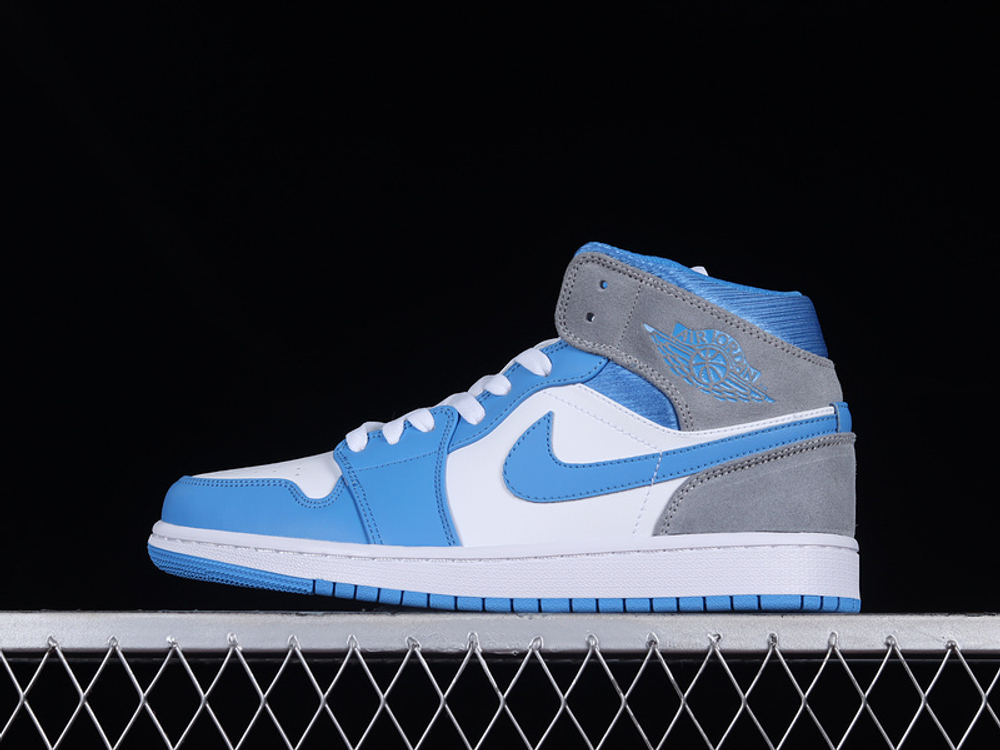 Купить кроссовки Nike Air Jordan 1 Mid University Blue Grey в баскетбольном магазине futbasket.ru