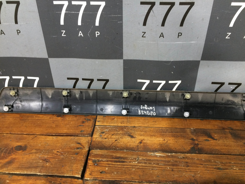 Накладка двери передней левой LADA Largus 12-21 Б/У Оригинал 8450000409