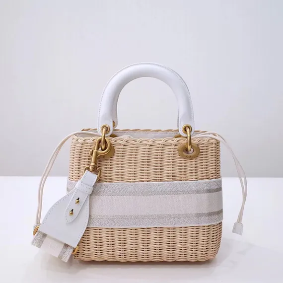Сумка Dior Lady Dior, модель среднего формата бежевый