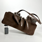 Женская замшевая сумка-багет коричневого цвета