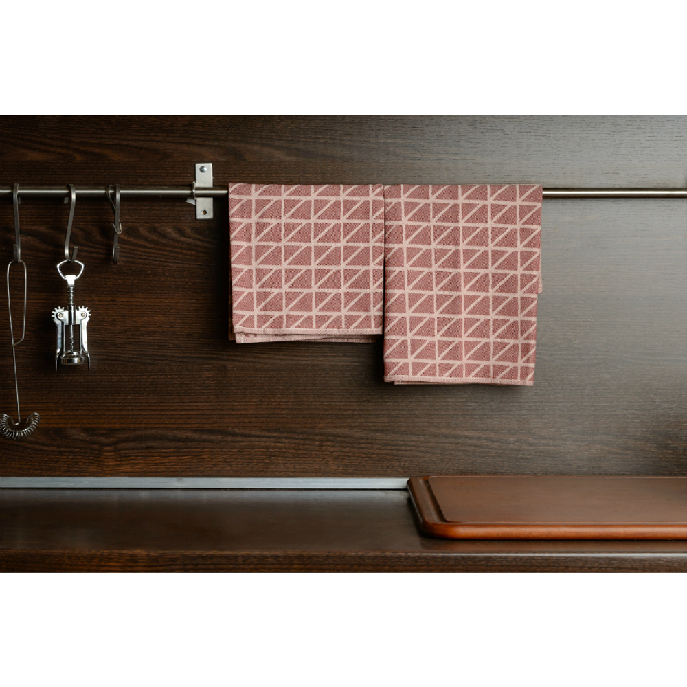 Полотенце кухонное с принтом twist бордового цвета cuts&pieces, 45х70 см