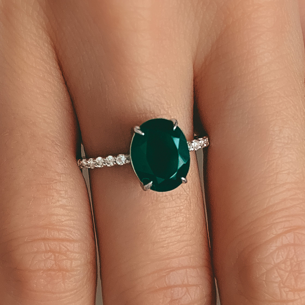 Кольцо Мечта с изумрудным агатом и белыми топазами