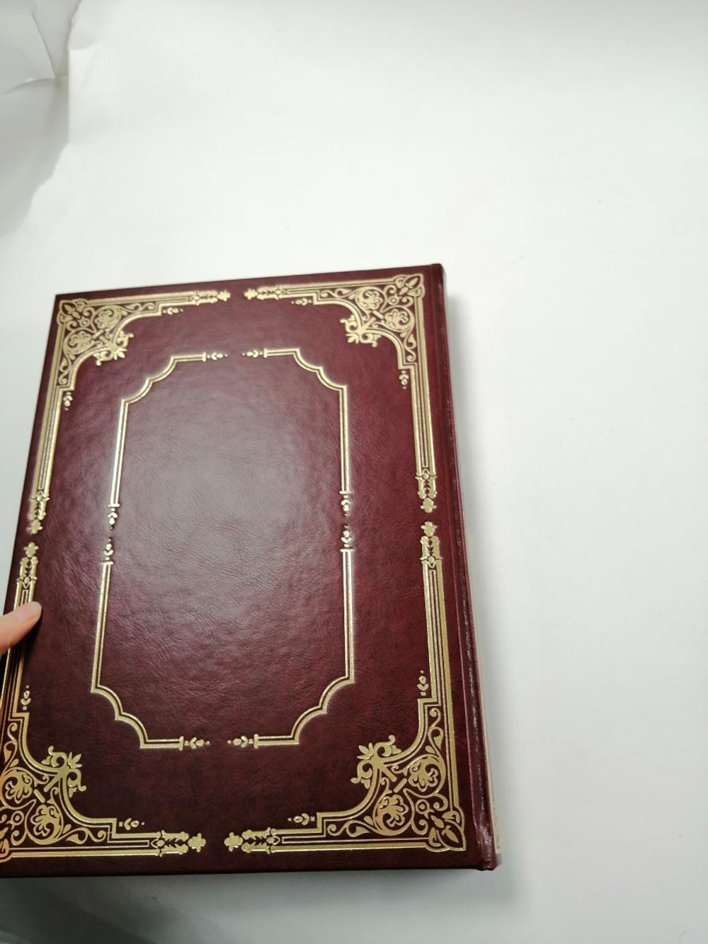 Книга в кожаном переплете "1000 лучших мест России"