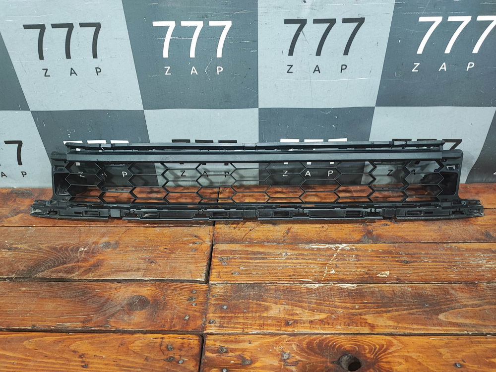 Решетка переднего бампера Skoda Karoq 17-нв Б/У Оригинал 57A853677A