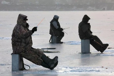 Этикет на льду: на каком расстоянии буриться от соседа