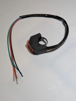 tt Переключатель 3-х проводной универсальный на руль 22мм (скутер, мопед, эндуро, мотоцикл)