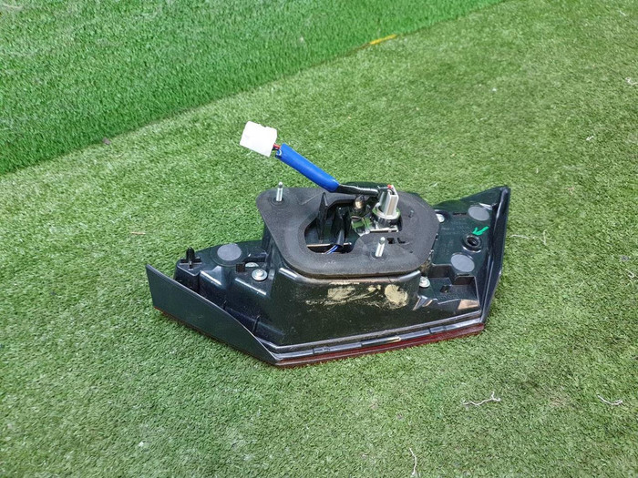 Фонарь левый внутр Toyota Camry XV70 17-нв галоген