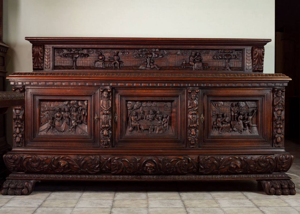 Антикварный комплект в стиле Ренессанс