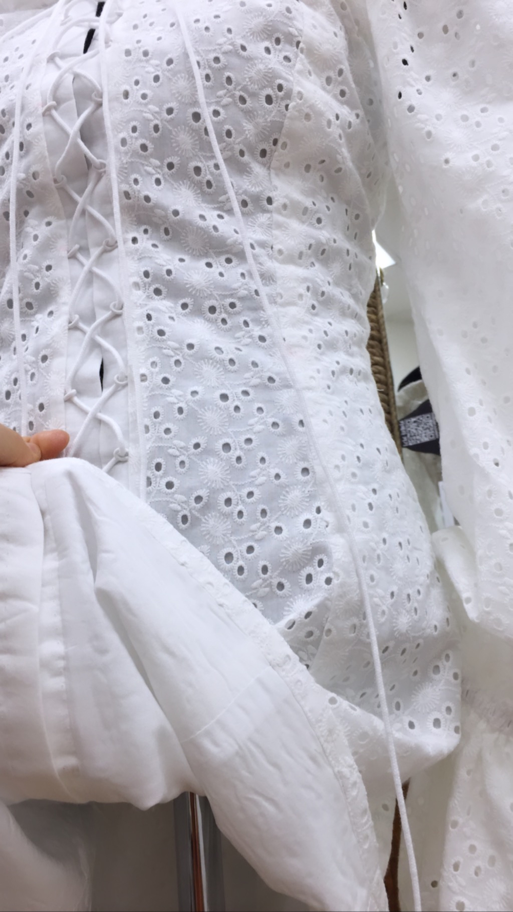 Платье со шнуровкой из шитья на подкладе