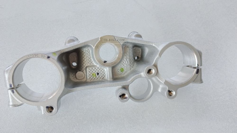 53300-KZZ-900. BRIDGE COMP., FORK TOP. HONDA