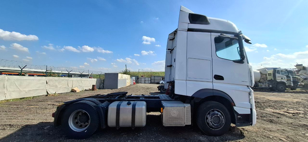Mercedes-Benz ACTROS 4x2 Седельный тягач 1845 LS (Дизельный, 12,8 л, 476 л.с., МТ)
