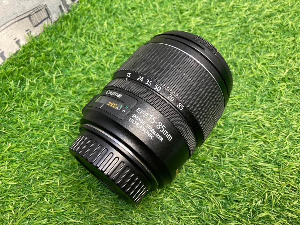Canon EF-S 15-85mm 3.5-5.6 IS USM